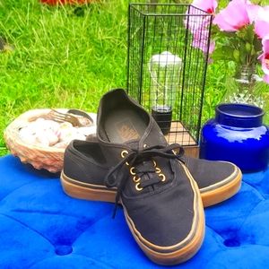 Vans unisex skate shoes